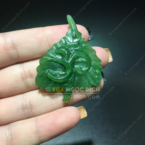 Mặt Dây Chữ Om Ngọc Bích Nephrite Jade (MD168) 3